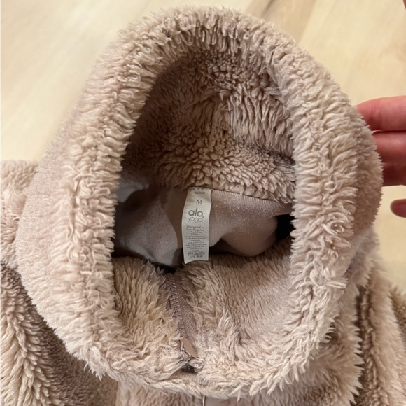 Alo Yoga Sherpa Varsity Jacket in Dusty Pink (Rose Mauve Pink Color) Size Medium - Picture 9 of 11